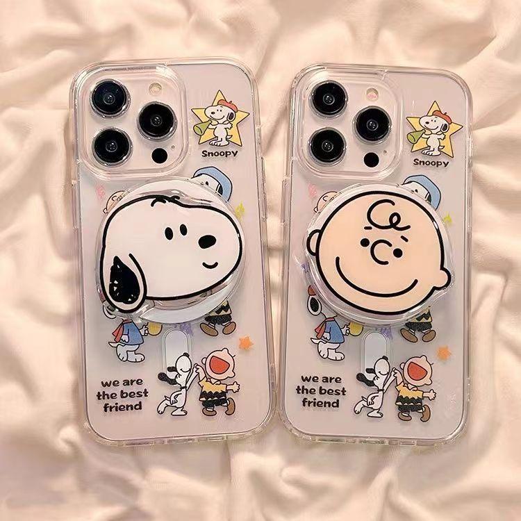スヌーピーのキャラクターがかわいくておしゃれなスマートフォンケースです。レンズ保護機能もあり、高い耐衝撃性でワイヤレス充電にも対応しています。スマートフォンケースのおしゃれと可愛さを兼ね備えたのアイフ